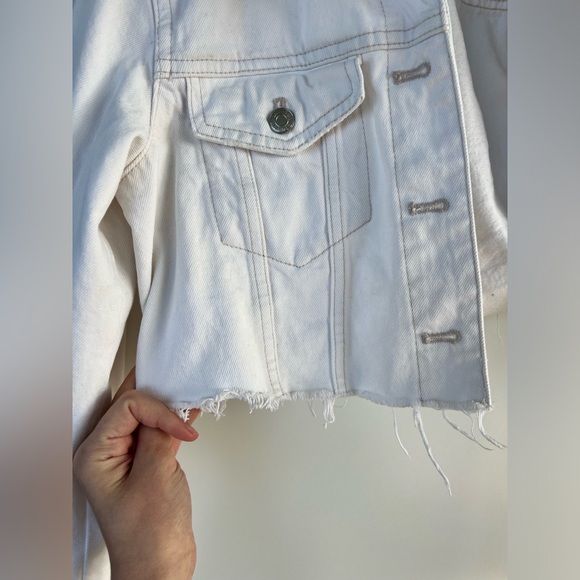 SOLD Cropped White denim jacket - Picture 4 of 6